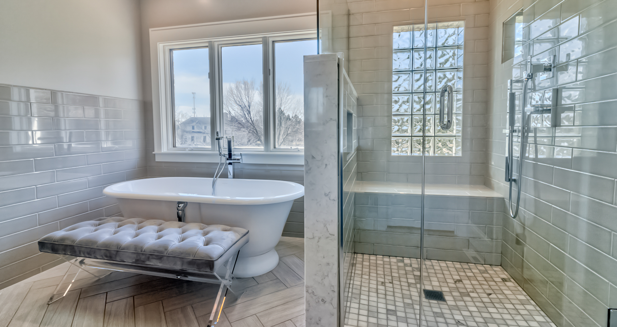 Tub-and-shower_crop_990_525